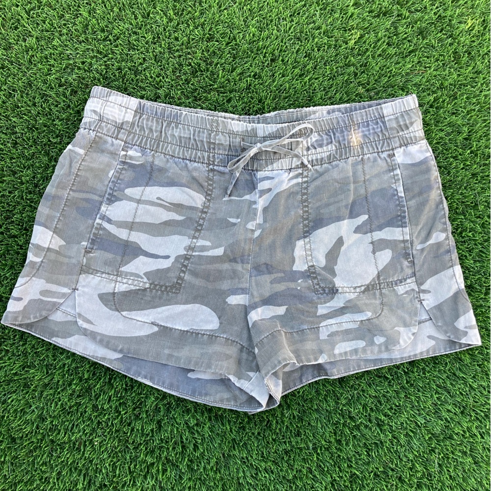 Express women’s XXS camouflage shorts